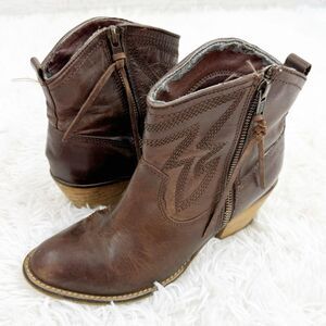 Dingo Round Toe Embroidered Leatherer Heeled Ankle Boots